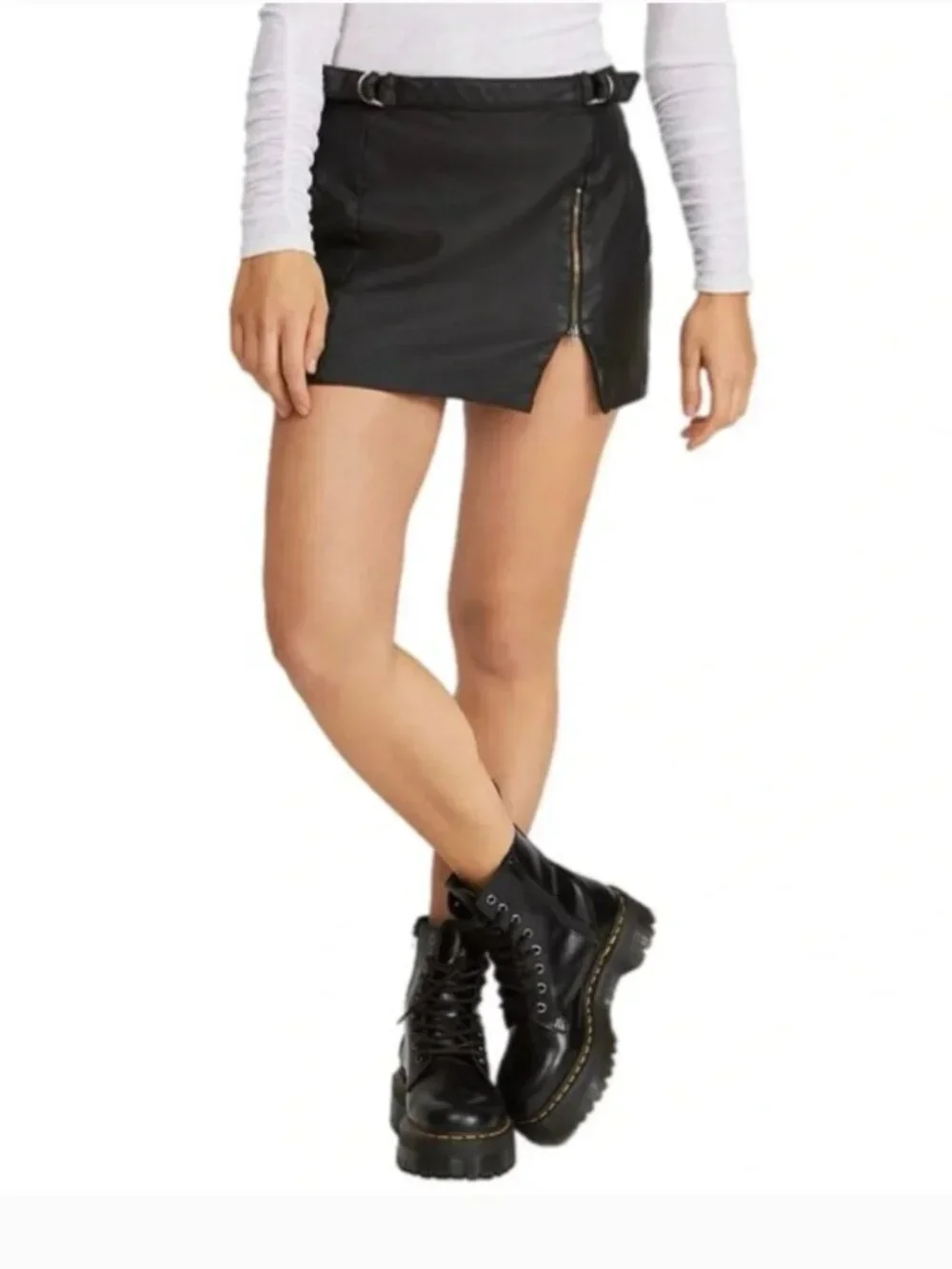 Free People Women's "Midnight Magic" Faux Leather Mini Skirt In Black - Size 8 - Picture 4 of 9